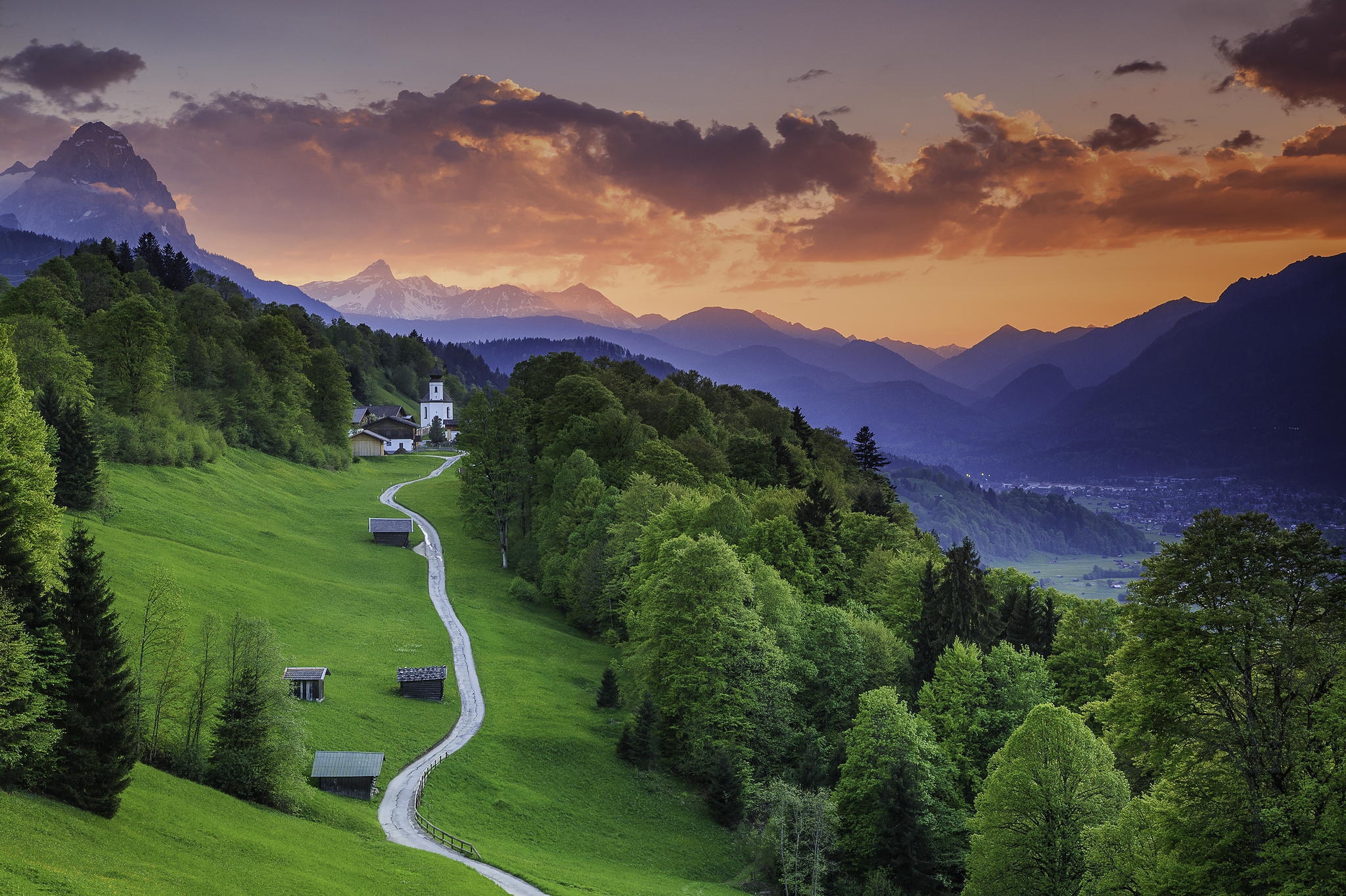 Beautiful Green Road Wallpaper - Hills In Germany - HD Wallpaper 