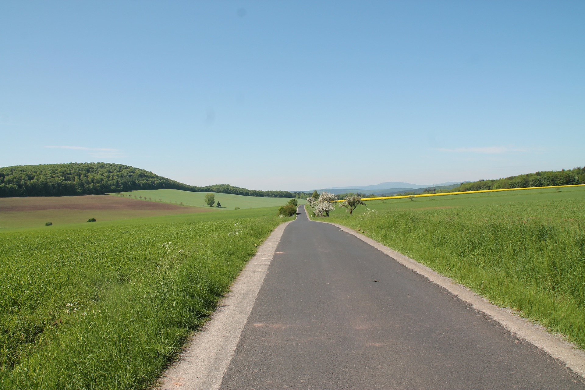 Beautiful Long Road Wallpaper With Natural View Free - Rural Area - HD Wallpaper 
