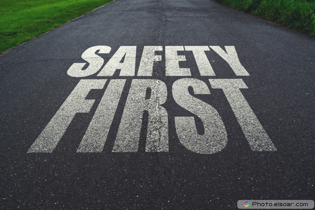 Safety First On The Road - Street - HD Wallpaper 