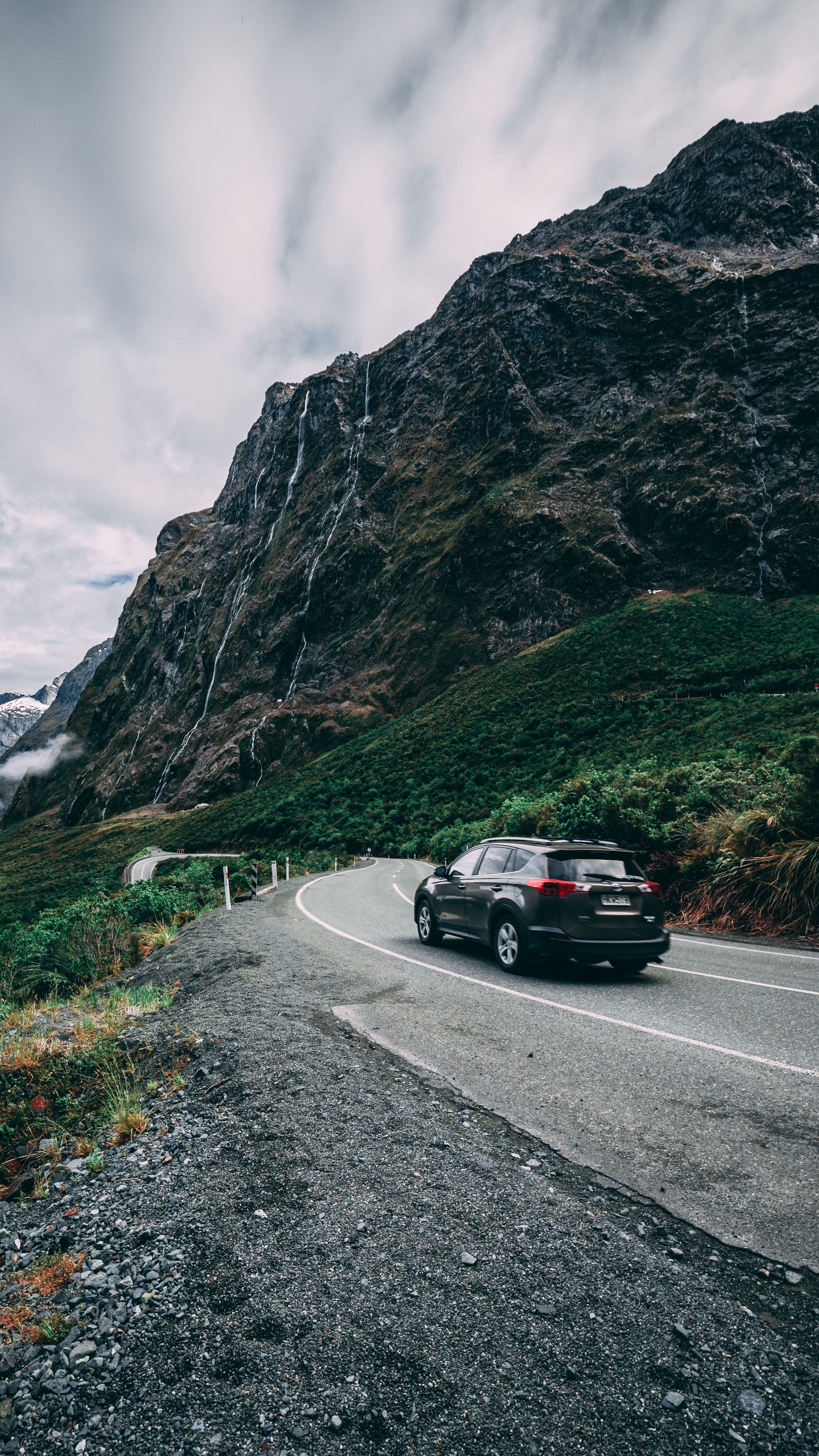 Road And Car Background - HD Wallpaper 