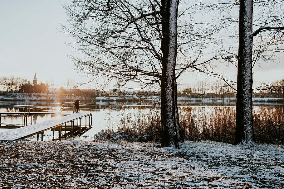 Winter Walk By The Lake, Water, Pier, Couple, Wooden, - Lakeside Winter - HD Wallpaper 