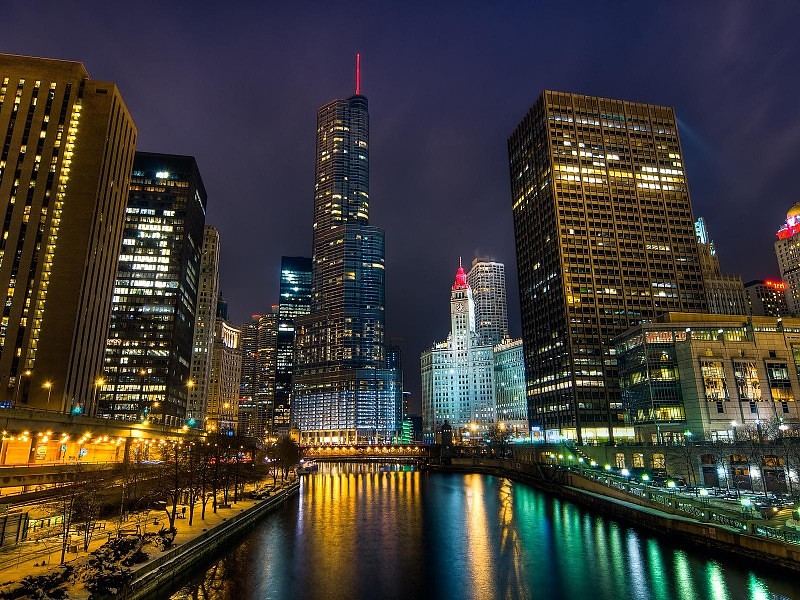 Beautiful City River In A Winter Night Wallpaper - Ville De Wambu - HD Wallpaper 