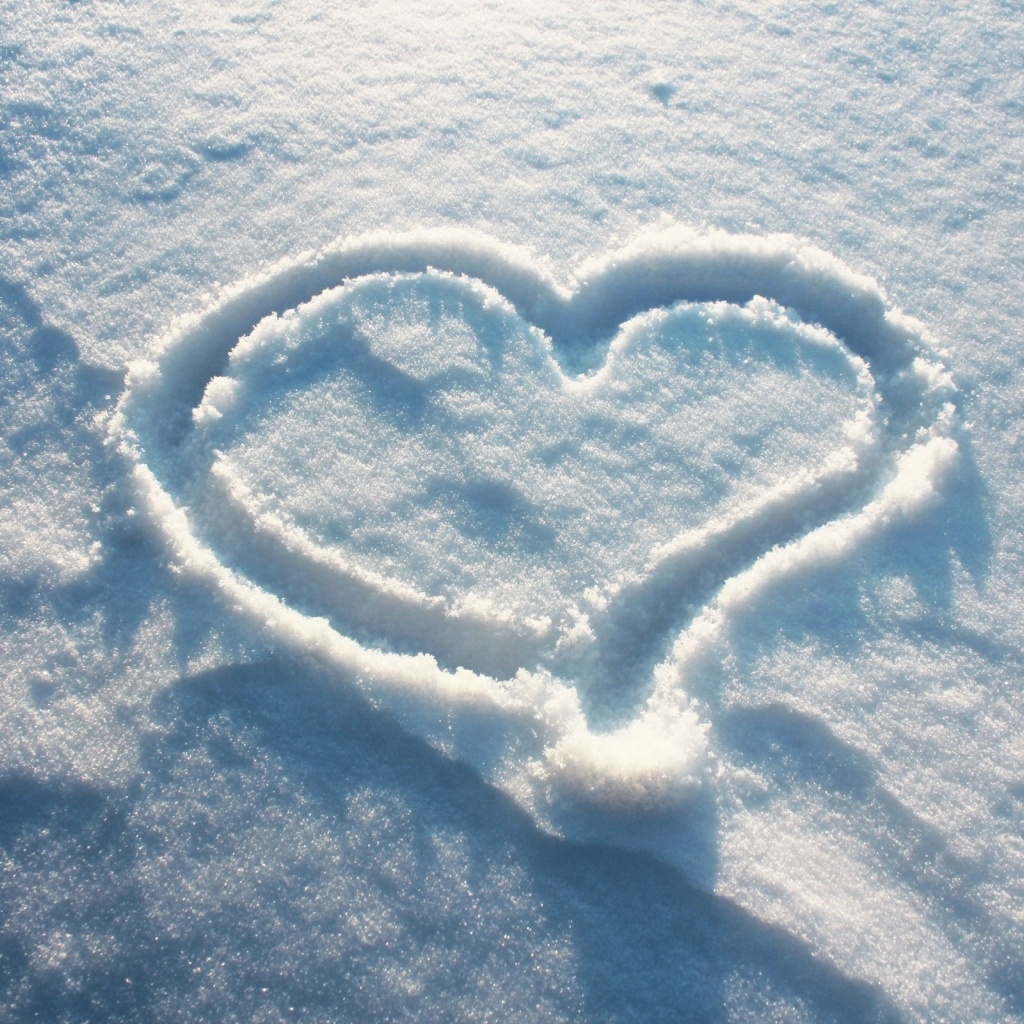 Heart On Snow - HD Wallpaper 