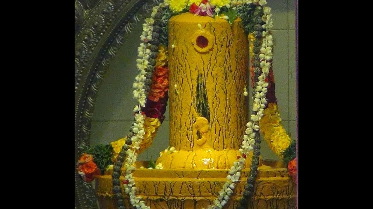 Offering Turmeric On Shivling - HD Wallpaper 