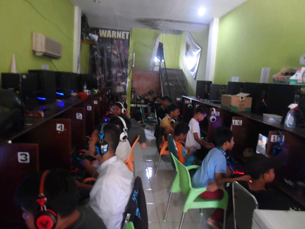 Jual Atau Melanjutkan Usaha Warnet Diskless Komplit - Classroom - HD Wallpaper 