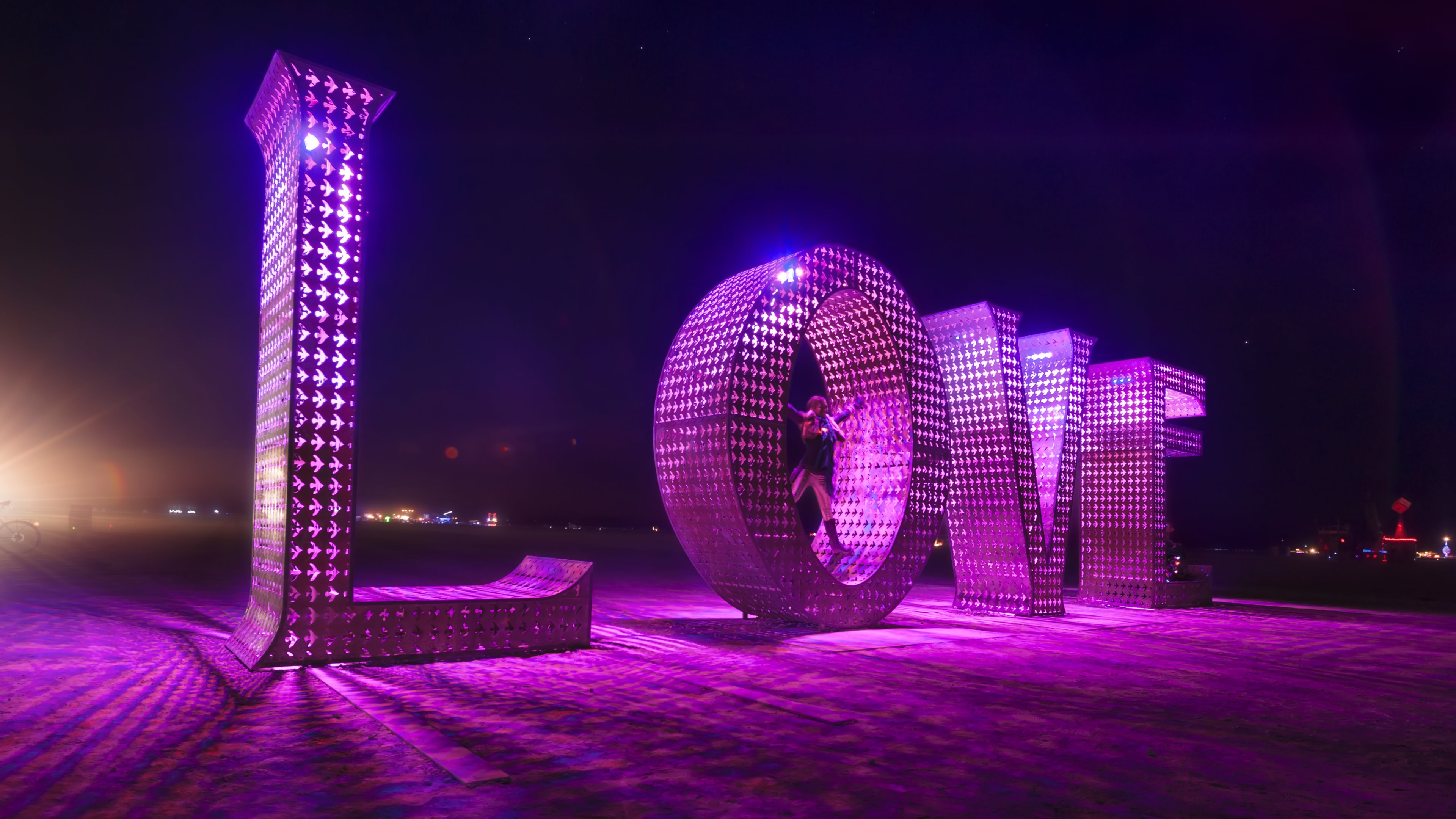 Amazing Download Wallpapers Of Love Hurts Kdy Desktop - Lighting - HD Wallpaper 