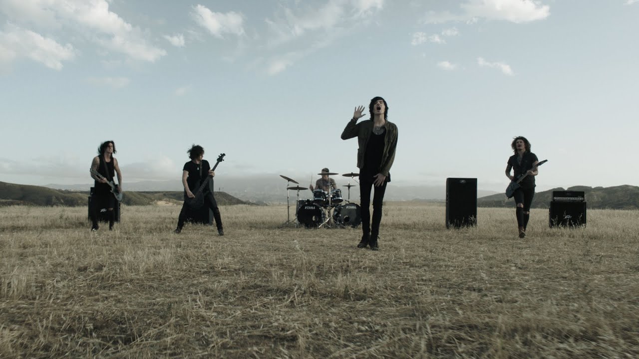 Asking Alexandria Here I Am Video - HD Wallpaper 