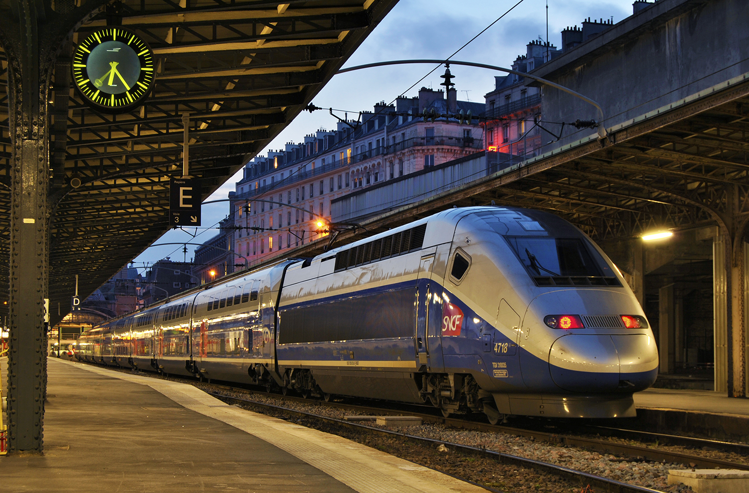 French Train Station - HD Wallpaper 
