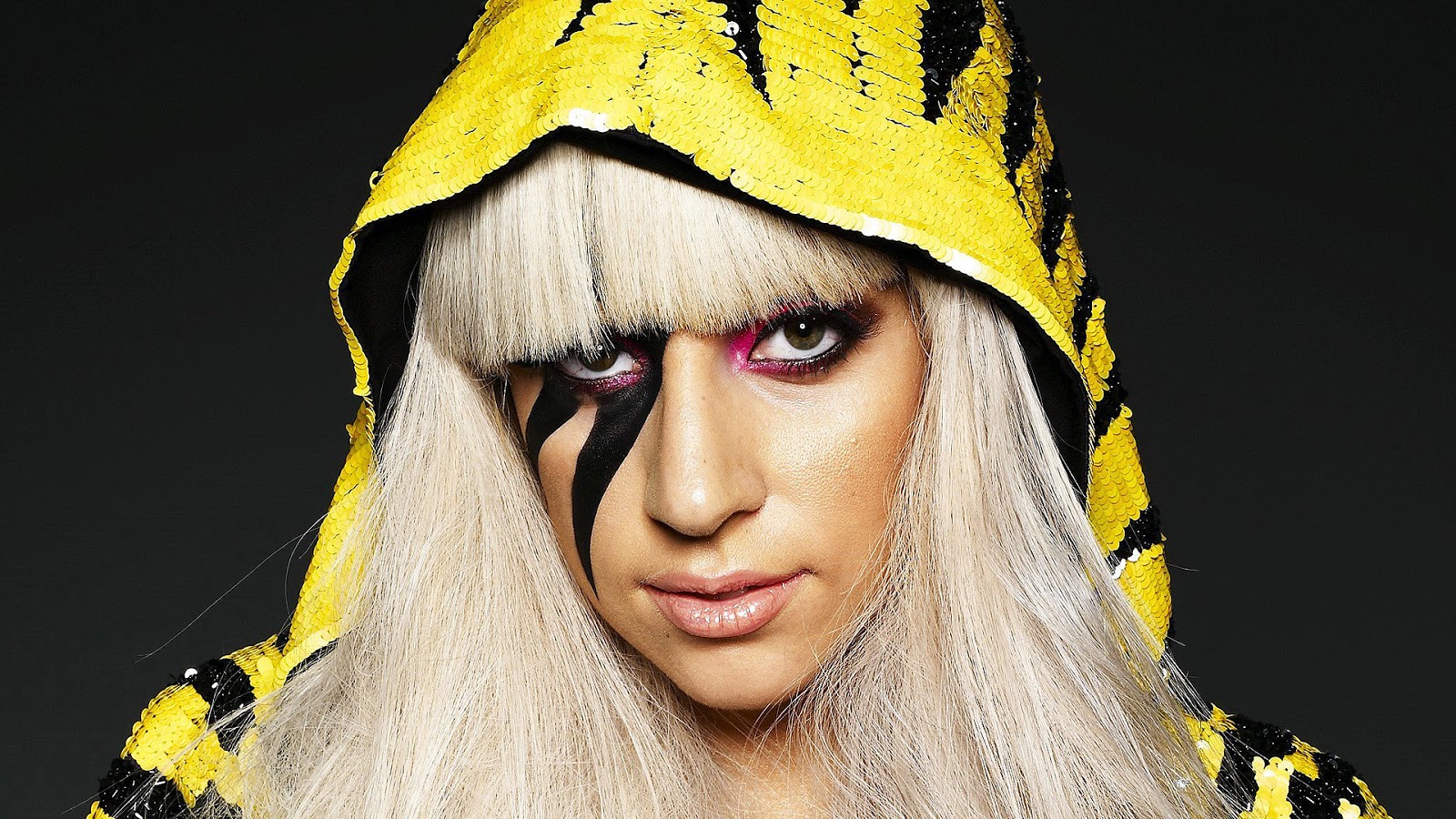 Lady Gaga First Came Out - HD Wallpaper 
