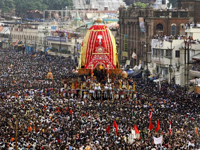Devotees Throng Around The Chariot Of Lord Jagannath - Rath Yatra In Gujarat - HD Wallpaper 