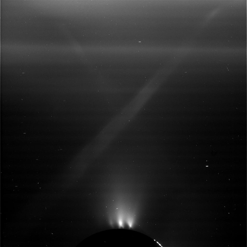 Cassini Solstice Mission Image Of Enceladus Plume - Monochrome - HD Wallpaper 