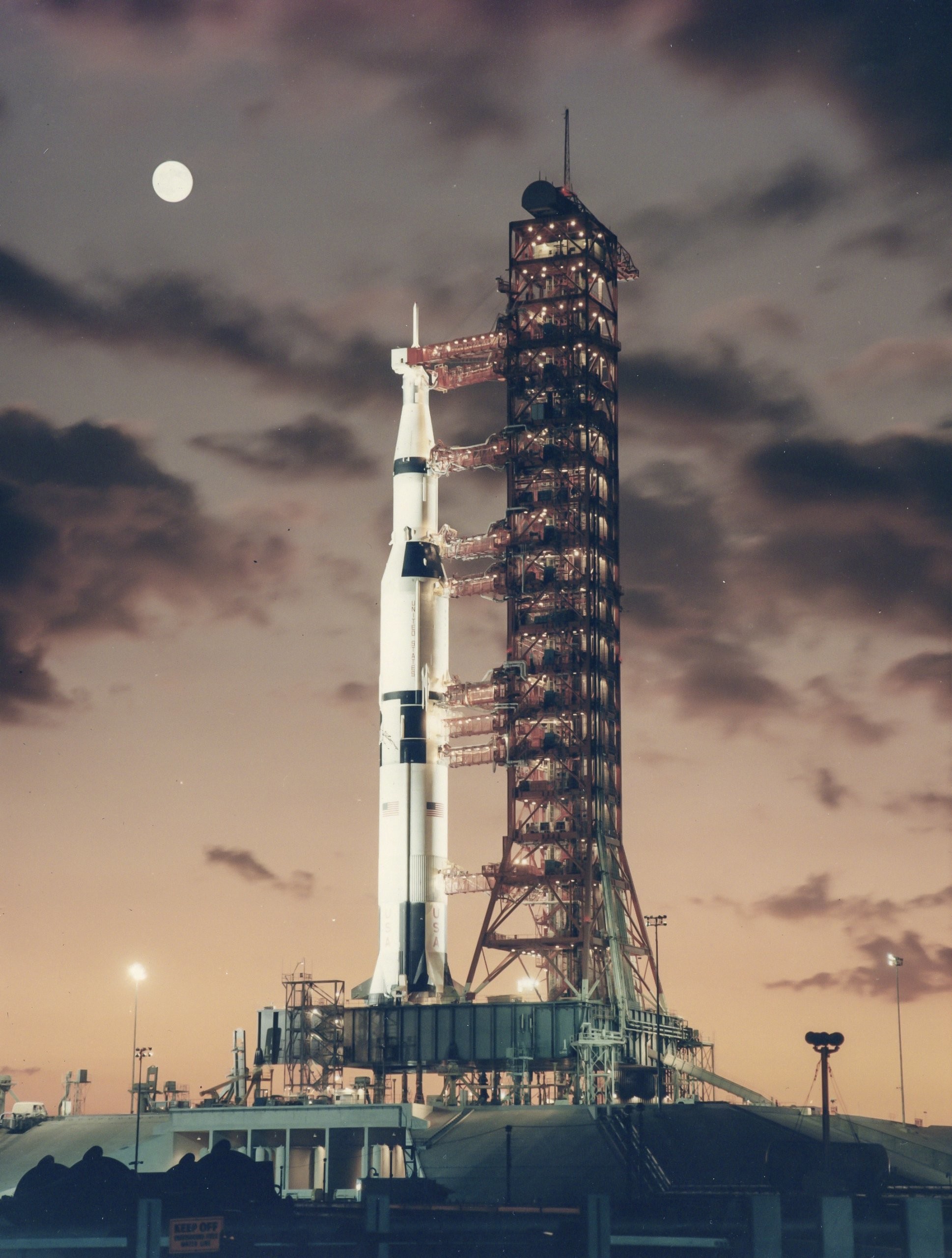 Saturn V Rocket Dawn 1967 
 Data-src - Kennedy Space Center - HD Wallpaper 