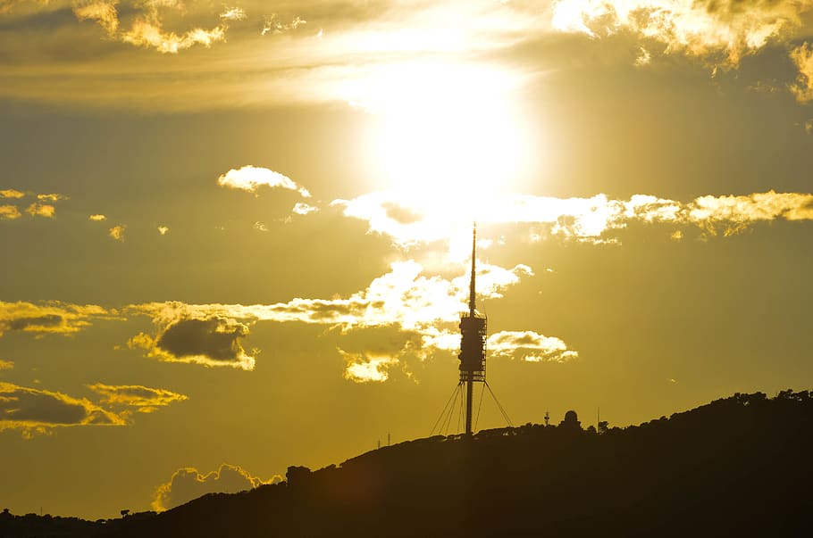 Spain, Barcelona, Bunkers Del Carmel, Clouds, Sun, - Sun - HD Wallpaper 