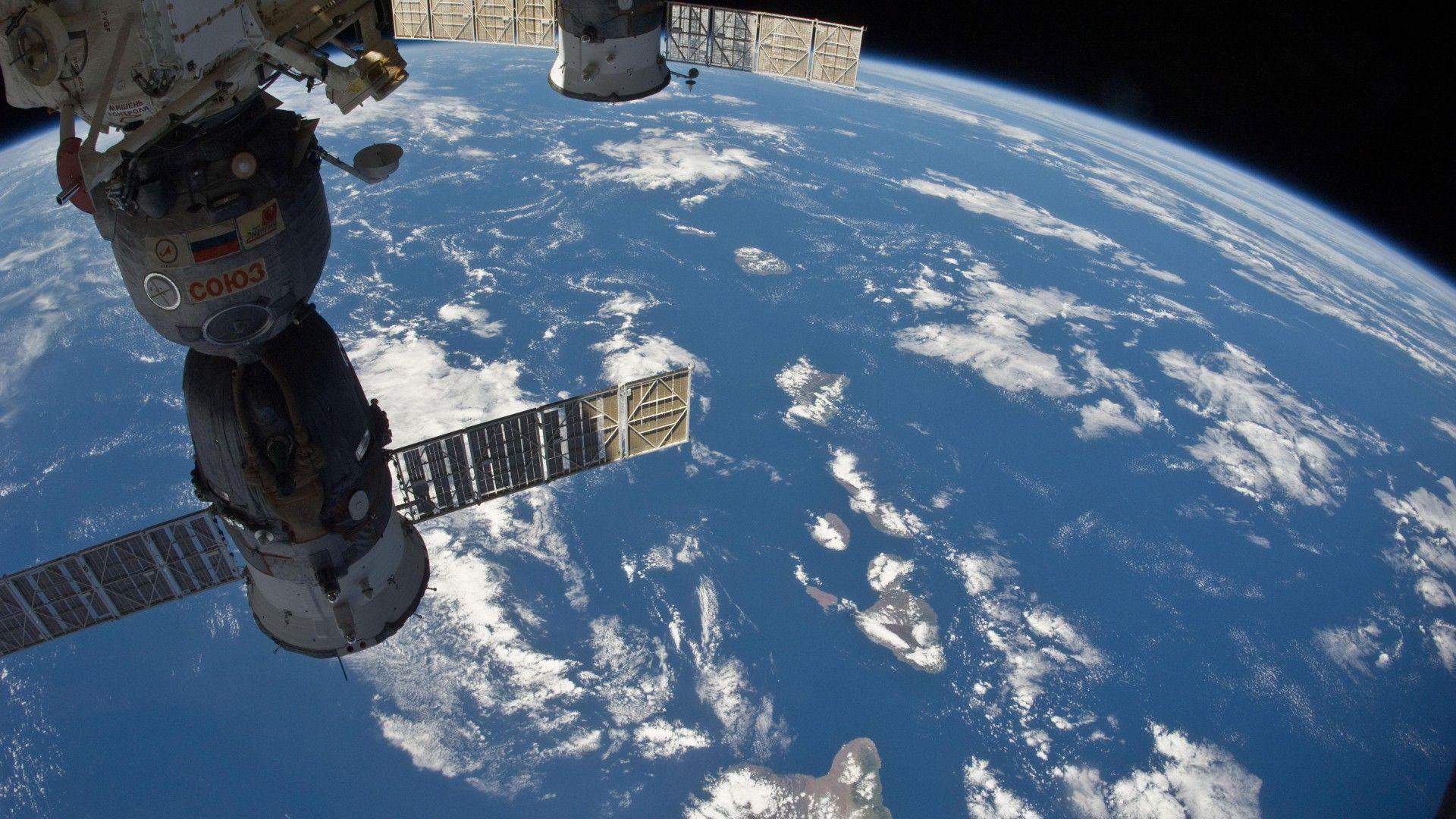 Space Station View - HD Wallpaper 