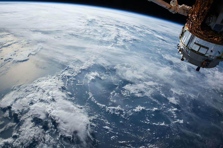 Aerial Photography Gray And Gold Satellite, Iss, International - Earth From Space Isro - HD Wallpaper 