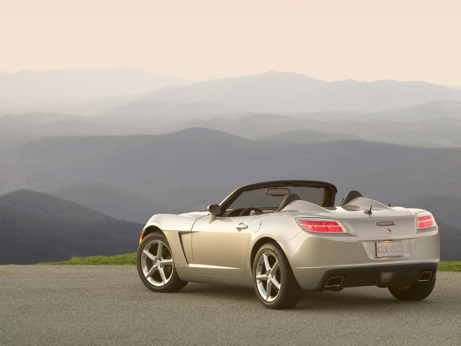 Saturn Sky - HD Wallpaper 