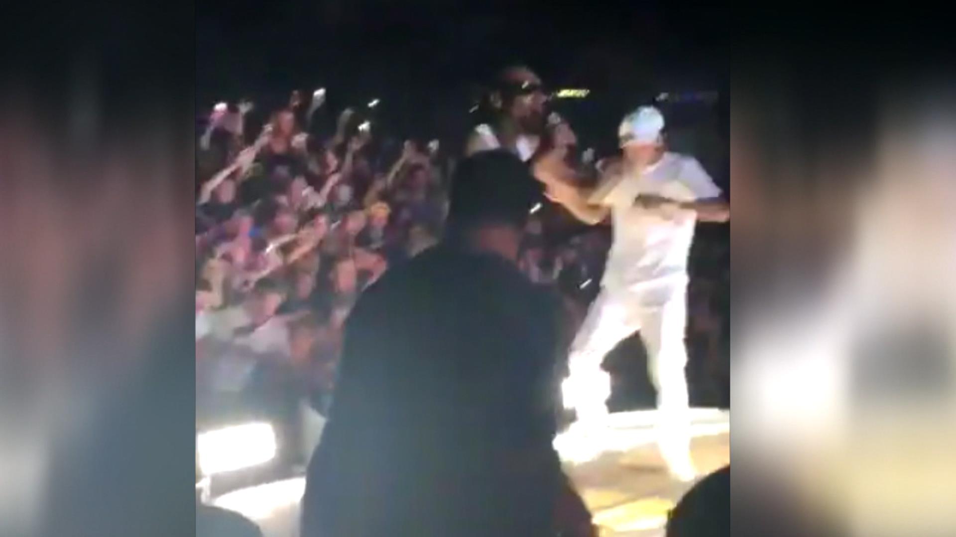 Snoop Dogg Stage Collapse - HD Wallpaper 