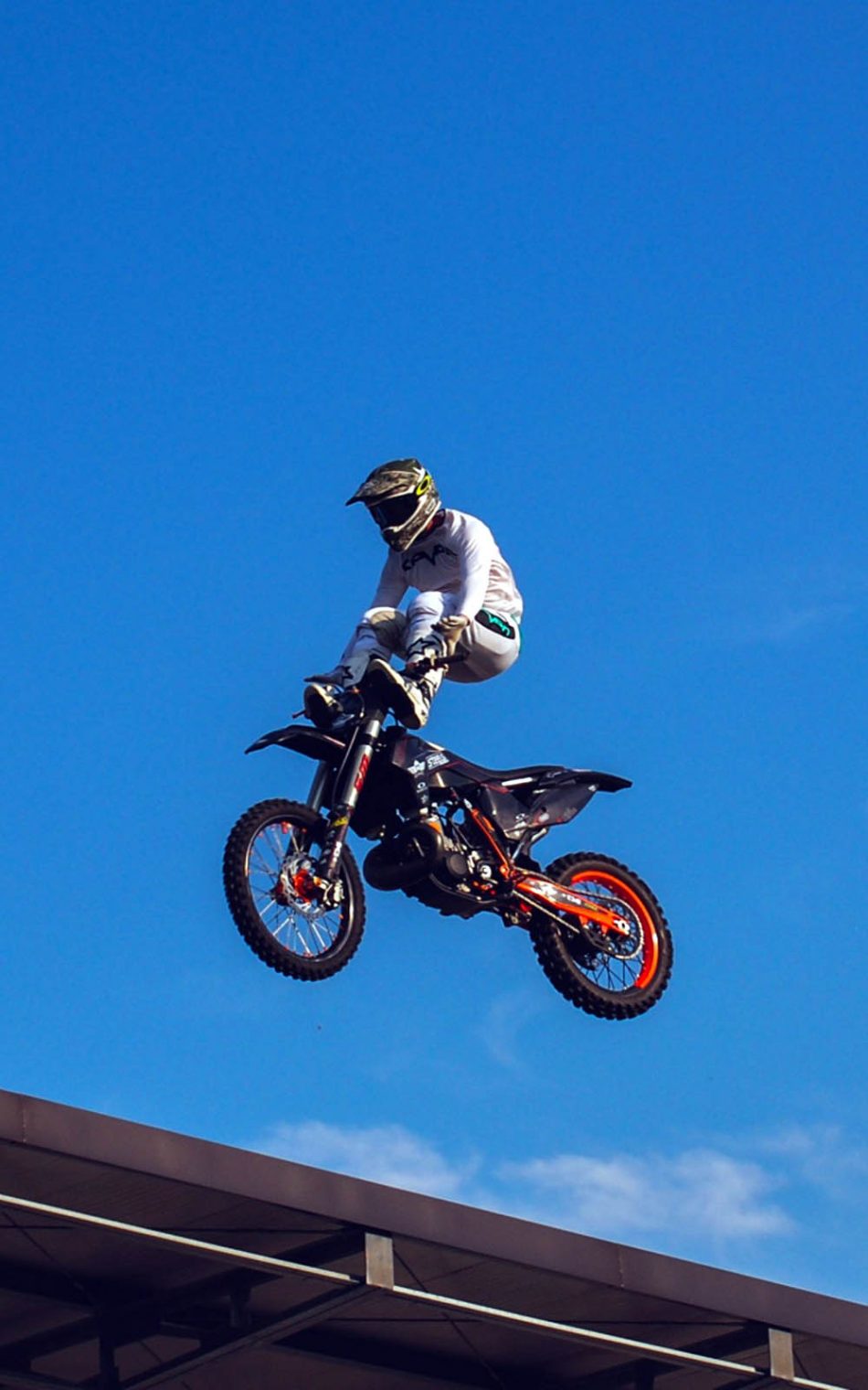 Motorcycle High Jump Hd Mobile Wallpaper - Motocross High Jump 4k - HD Wallpaper 