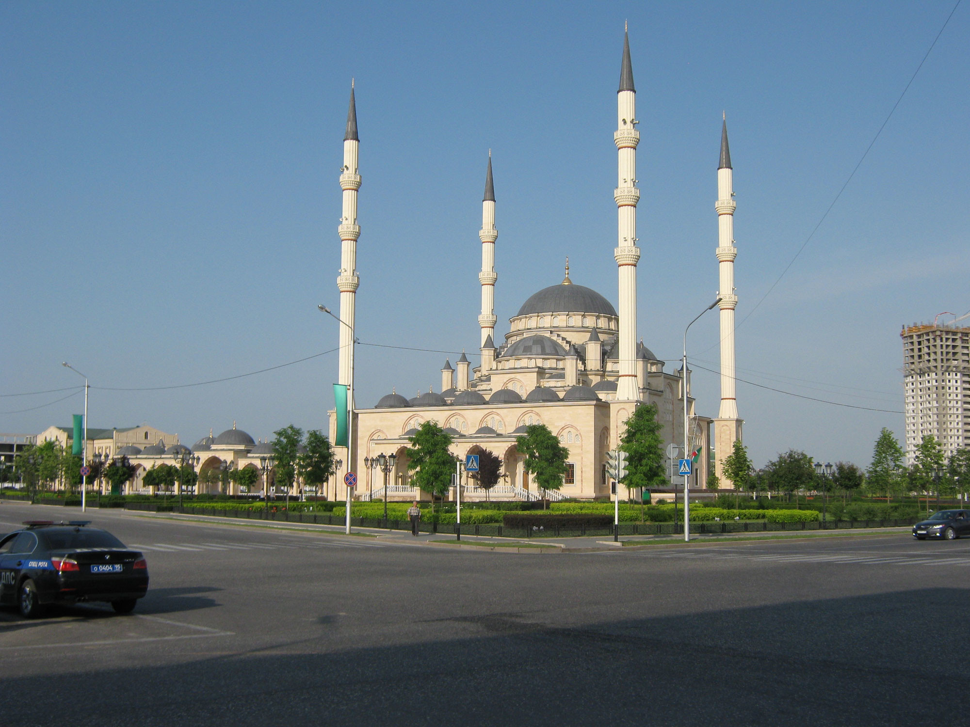 Akhmad Kadyrov Mosque - HD Wallpaper 