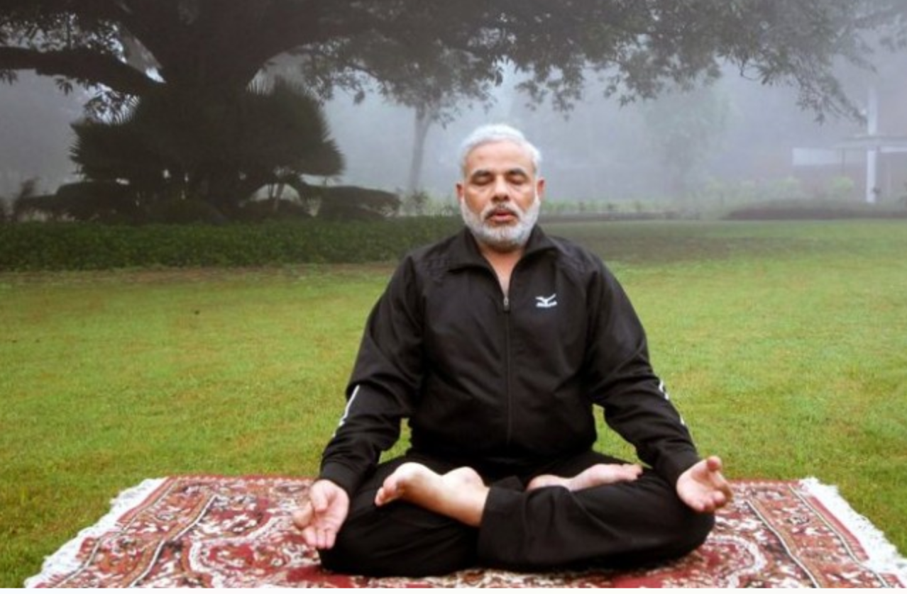 Yoga Day 2018 Modi - HD Wallpaper 