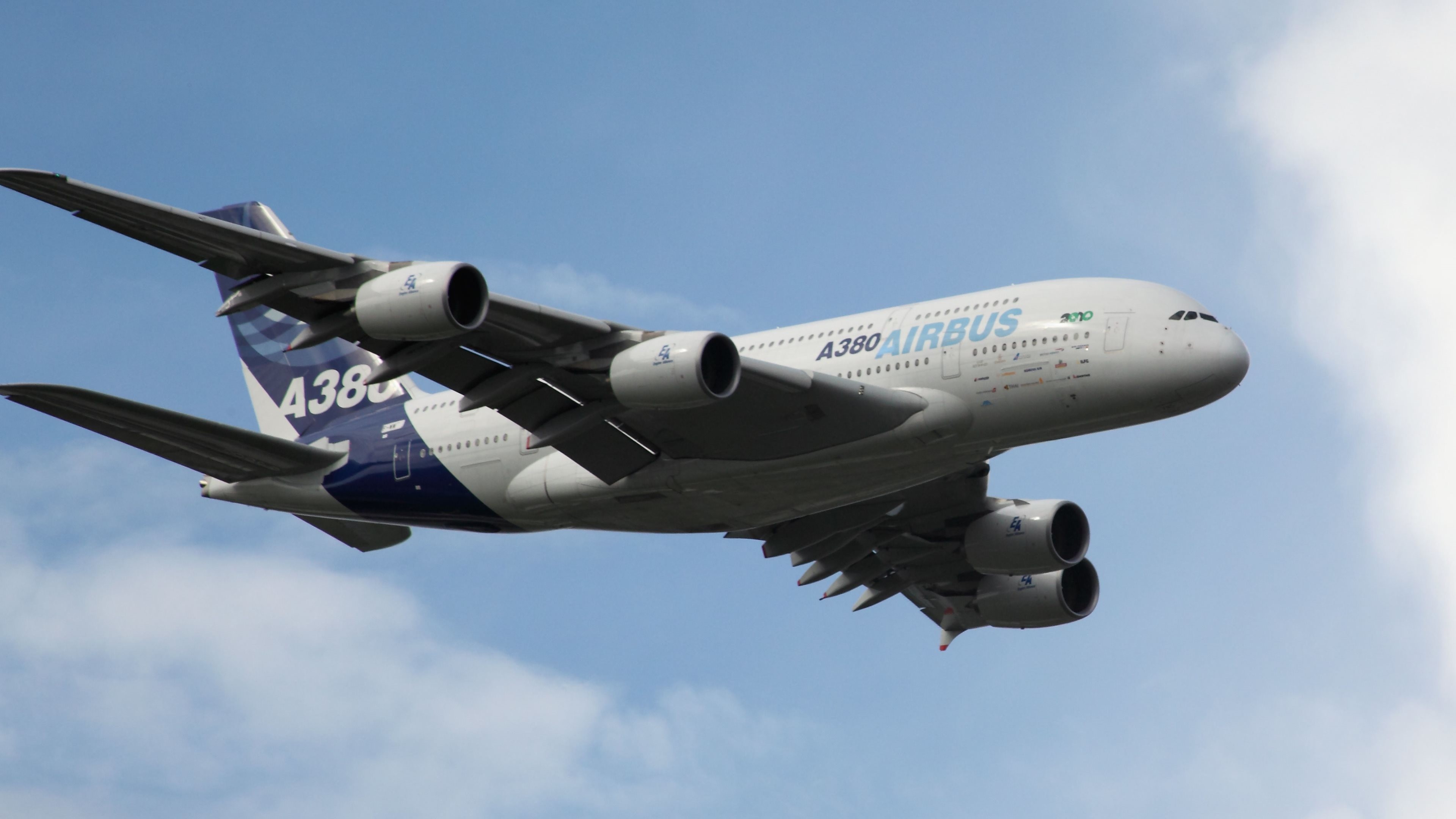 Airbus A380 - HD Wallpaper 