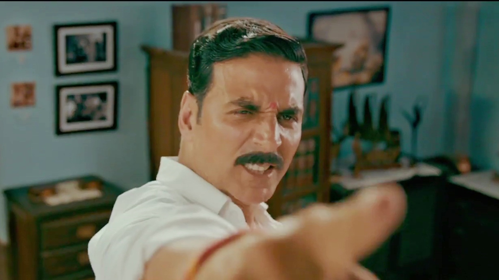 B 2 Akshay Kumar Movie Wallpaper - Jolly Llb 2 - HD Wallpaper 