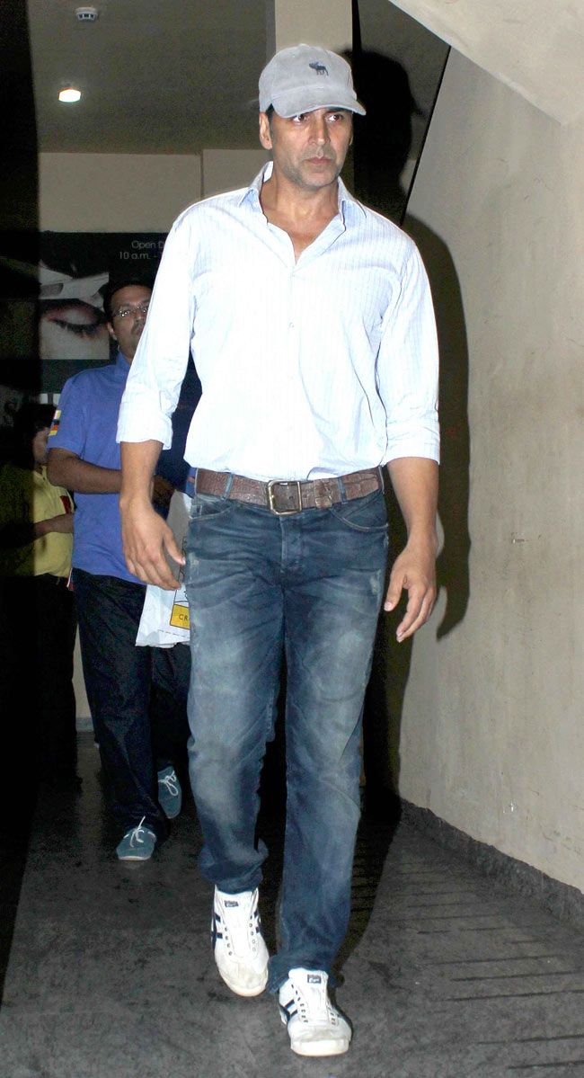 Akshy Kumar Smart Look - HD Wallpaper 