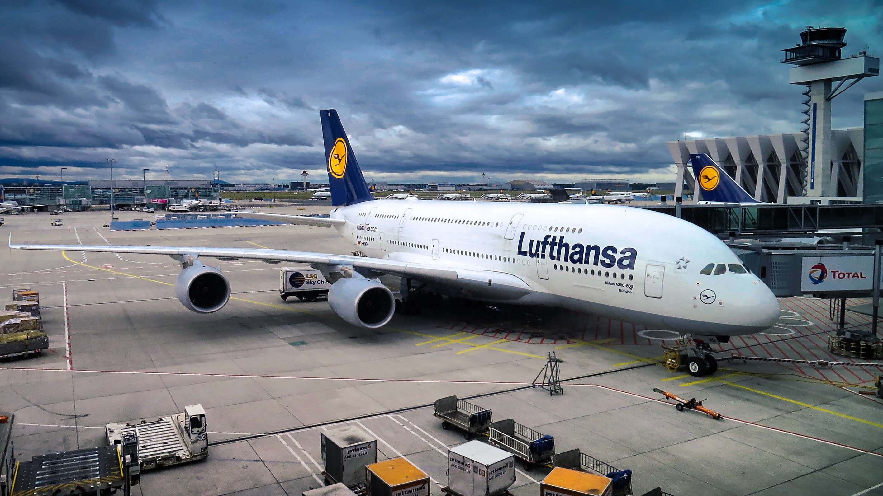 Lufthansa A380 - HD Wallpaper 