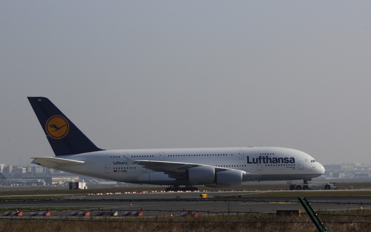 Lufthansa A380 Wallpaper - Lufthansa - HD Wallpaper 