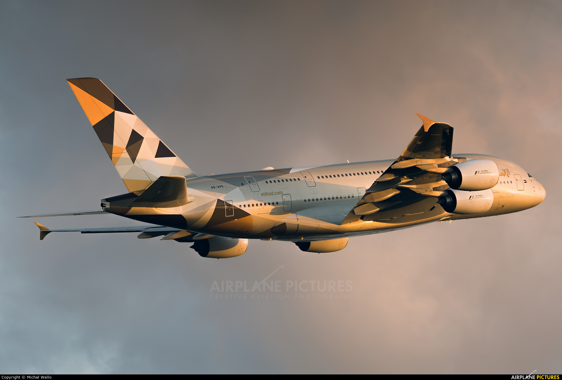 Etihad Airways A6-ape Aircraft At London - Etihad A380 Wallpaper Hd - HD Wallpaper 