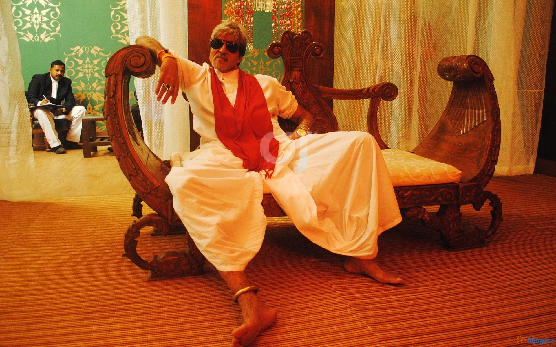 Amitabh-bachchan - Amitabh Bachchan Agneepath Sitting - HD Wallpaper 