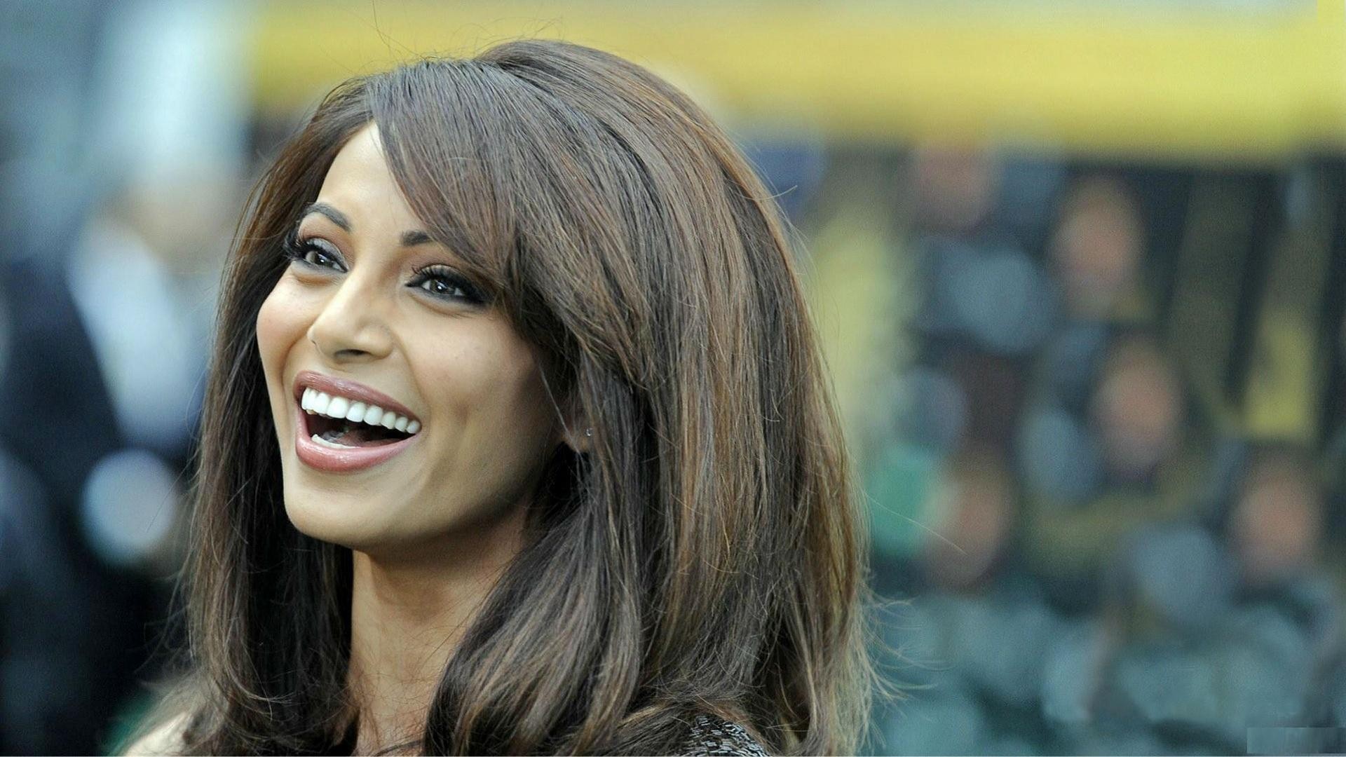 Bipasha Basu In Raaz 3 Movie Wallpaper - Bipasha Basu Laugh - 1920x1080 Wallpaper Bipasha Basu In Raaz 3 Movie Wallpaper - Bipasha Basu Laugh - 1920x1080 Wallpaper