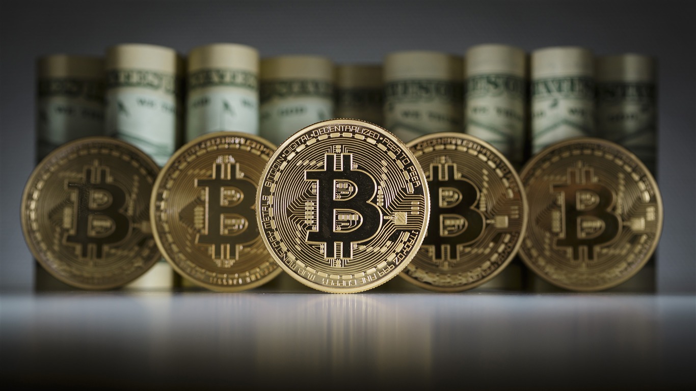 Bitcoin And Dollars - HD Wallpaper 