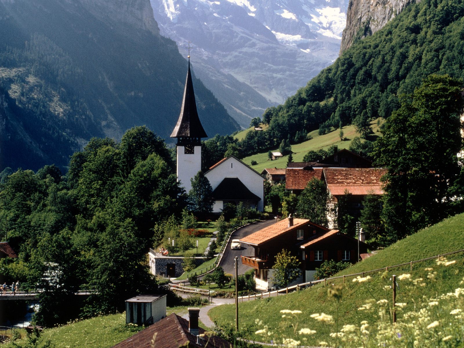 Lauterbrunnen, Switzerland - Lauterbrunnen Switzerland - HD Wallpaper 