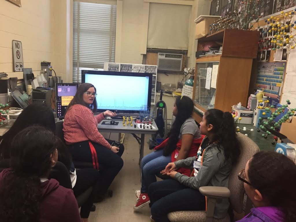 Sitting - HD Wallpaper 