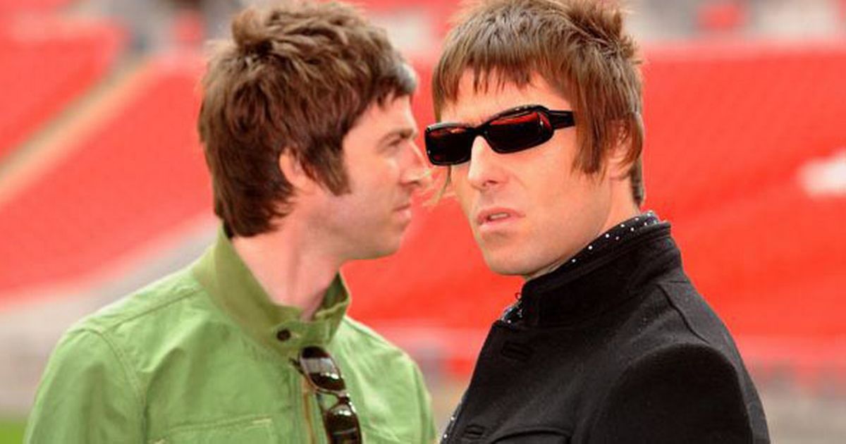 Liam And Noel Gallagher Fighting - HD Wallpaper 