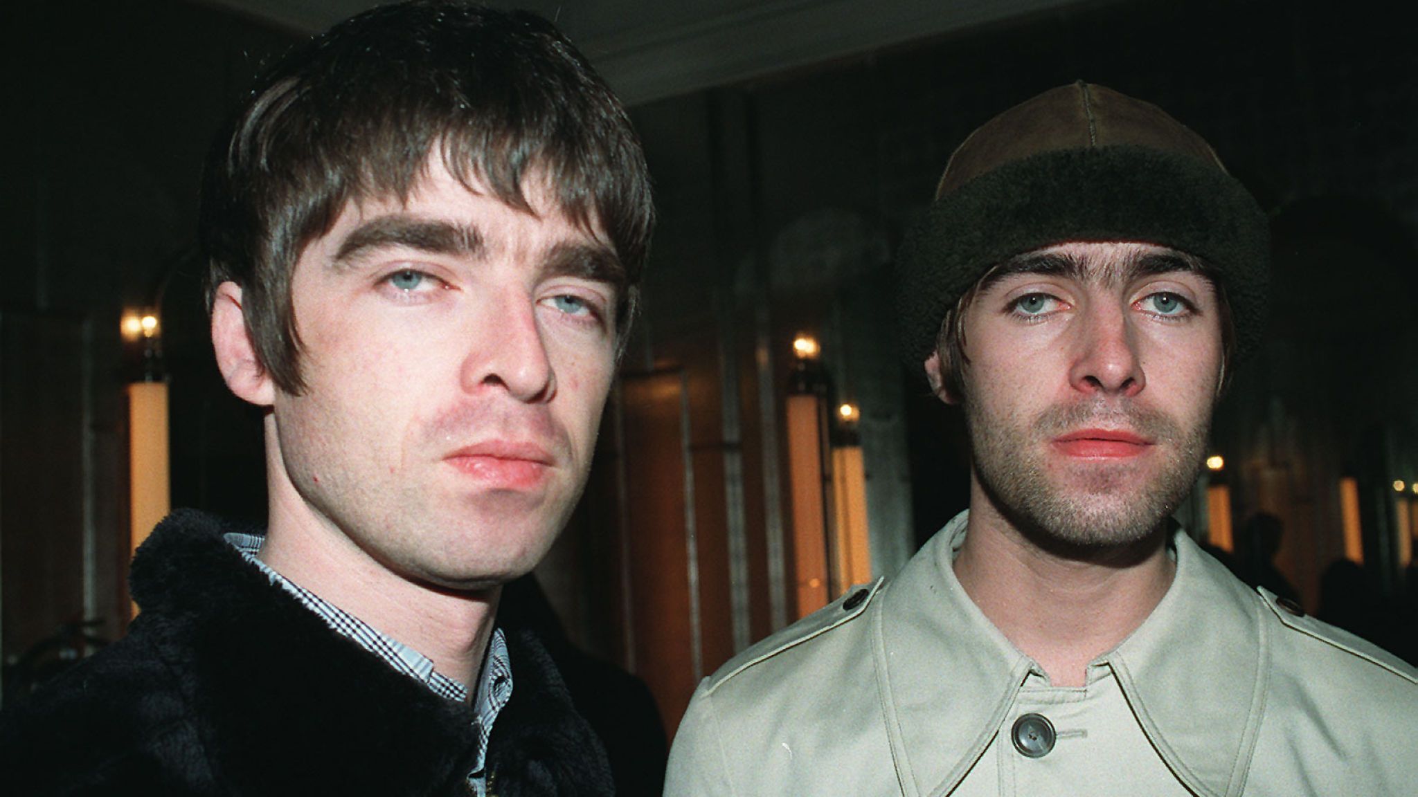 Noel And Liam Gallagher Pictured In - Noel Gallagher Vs Liam - HD Wallpaper 