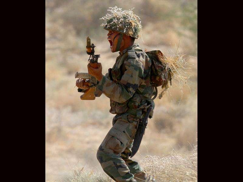 An Indian Army Soldier From 5 Assam Battalion In Action - Indian Army Infantry Soldier - HD Wallpaper 