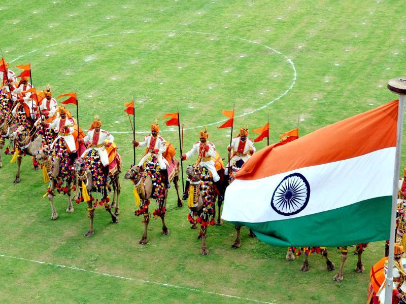Bsf Jawans Giving A Performance During Independence - Happy Independence Day Bsf - HD Wallpaper 