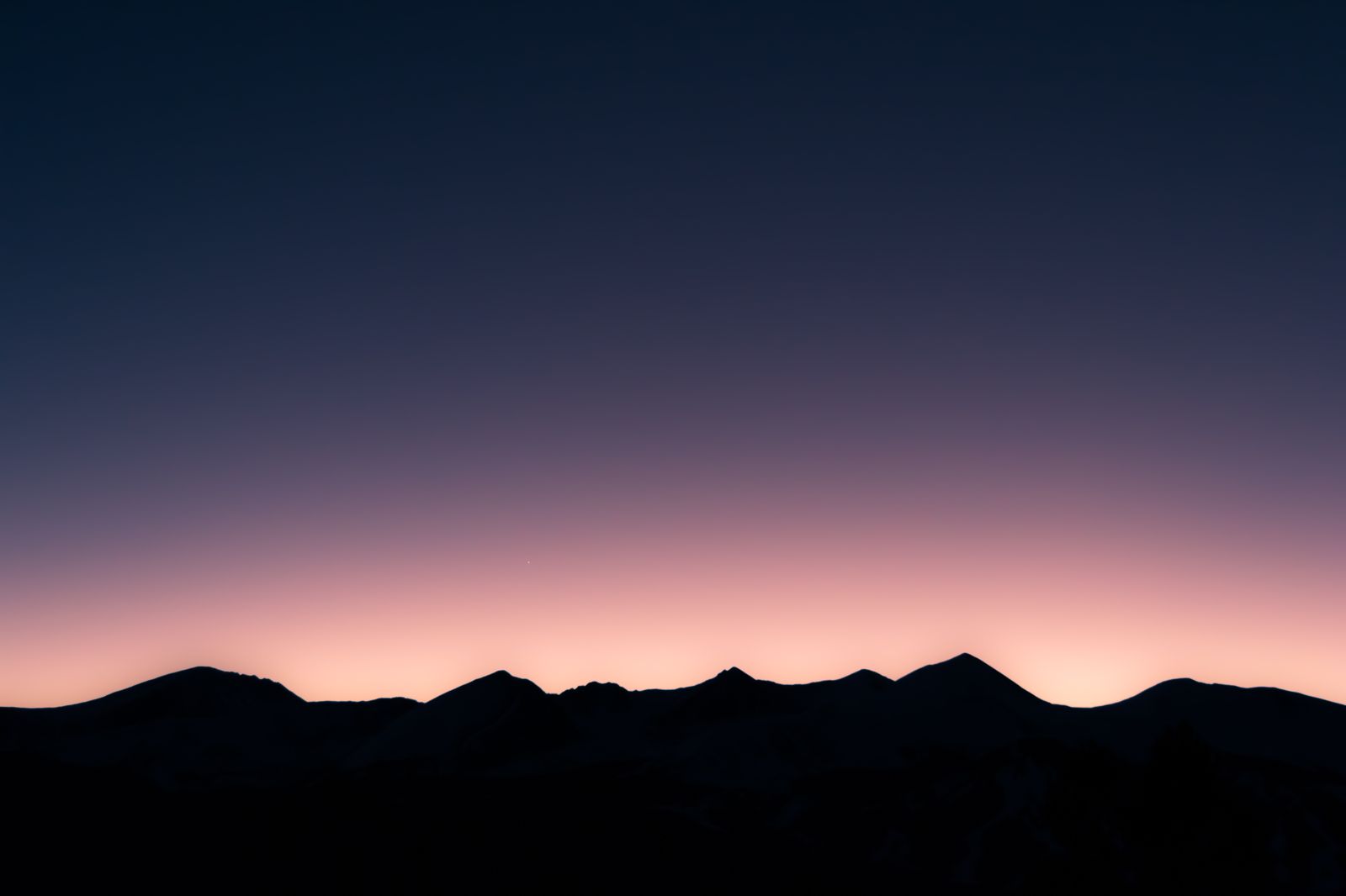 Sunset Mountain Dusk Silhouette Scenery Wallpaper - Mountain Range Sunset - HD Wallpaper 