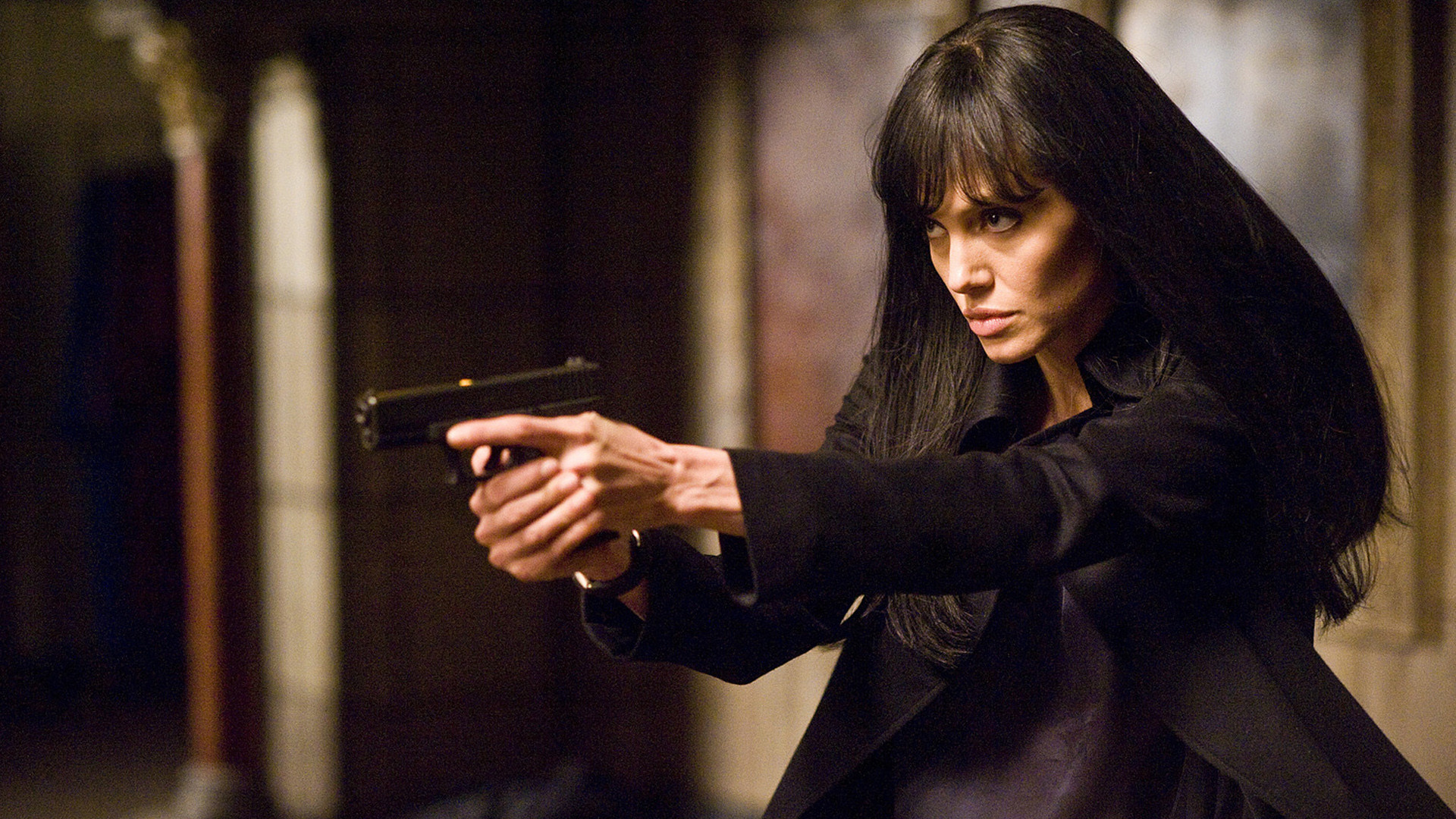 Angelina Jolie Salt Wallpaper - Action Angelina Jolie Movies - HD Wallpaper 