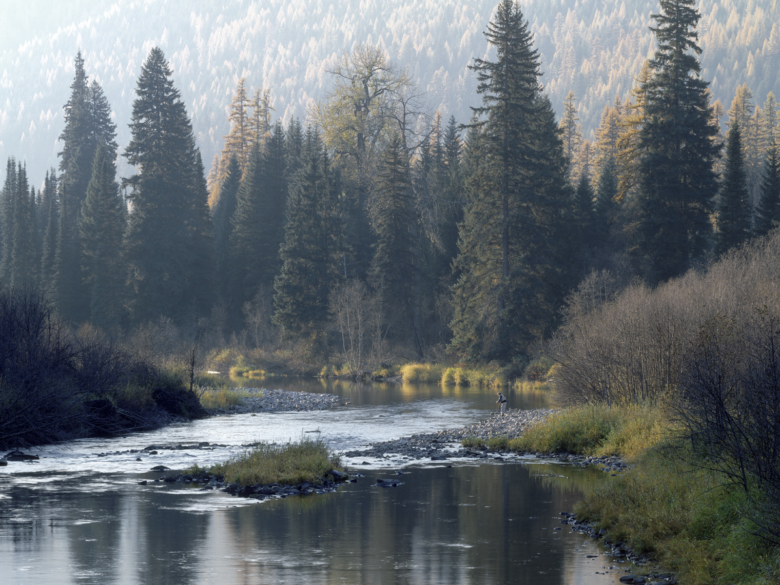 Nice Mountain River Wallpaper - River In Mountain Scenery - HD Wallpaper 