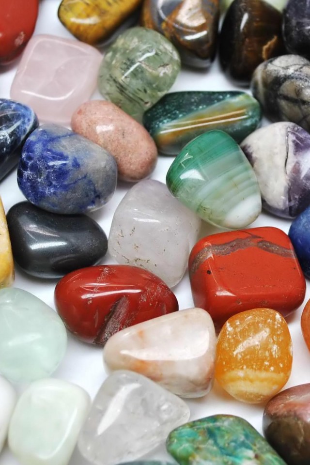 Colored River Stone Iphone 4s Wallpaper - Hd Iphone Wallpaper Colorful Stone - HD Wallpaper 