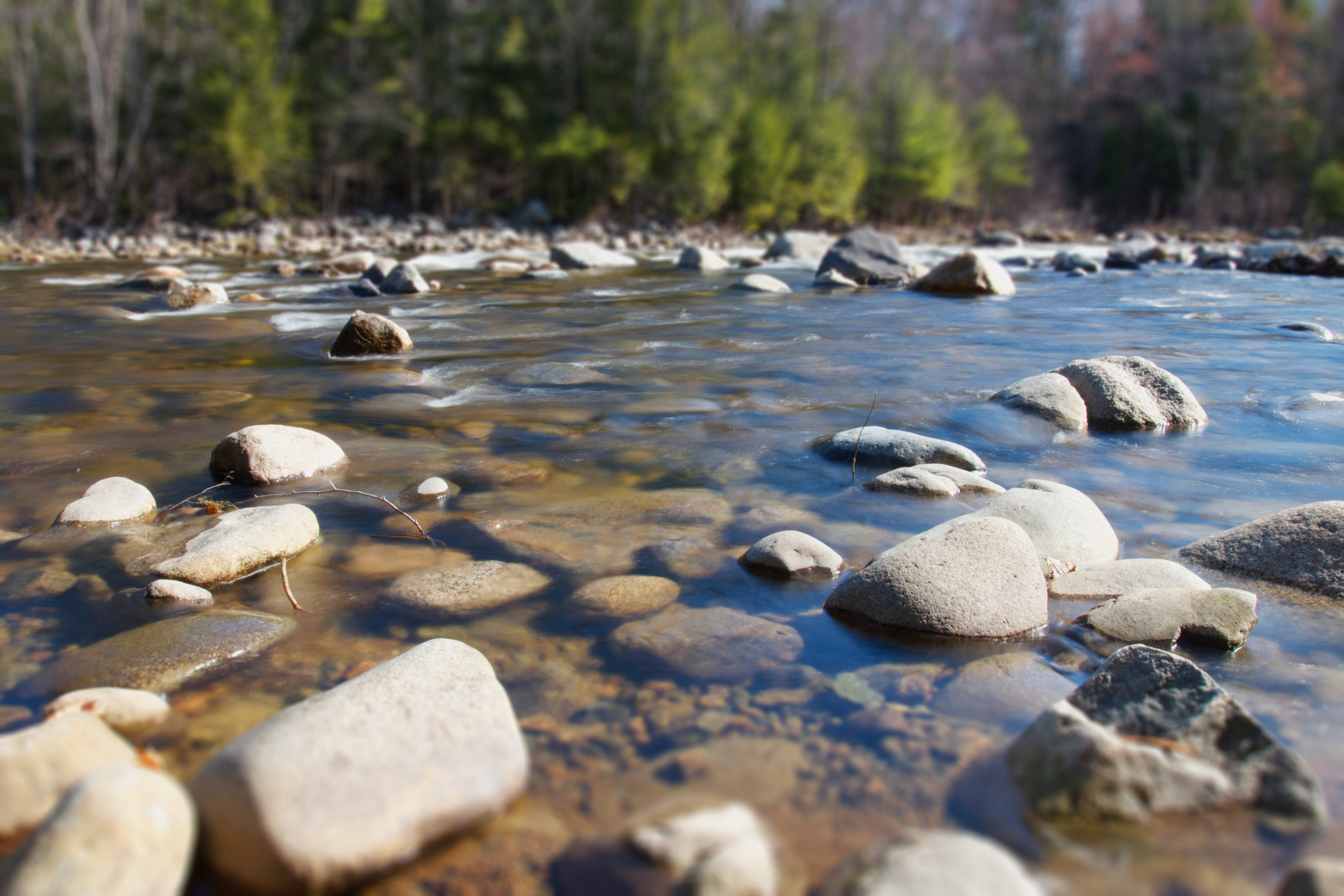 Nice Wallpapers River 4652x3102px - Pebbles In A River - HD Wallpaper 