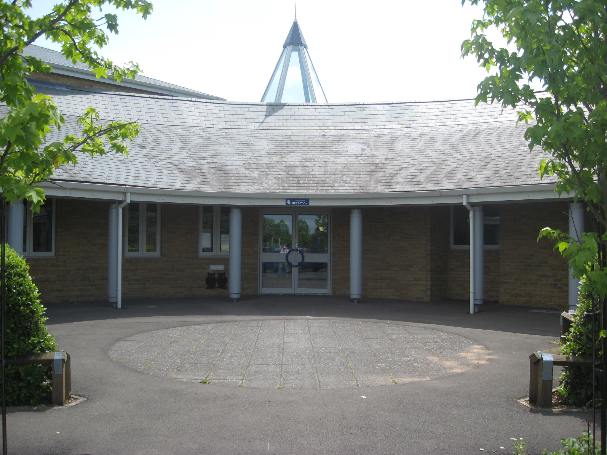 Grangefield School Entrance - Roof - HD Wallpaper 