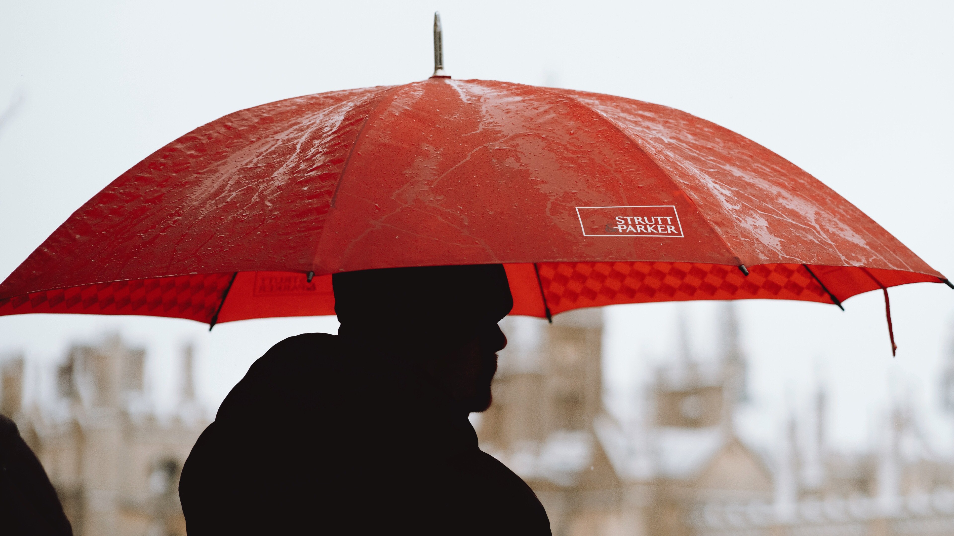 Man With Red Umbrella In Rainy Season 4k Wallpapers - Photography Person With Umbrella - HD Wallpaper 