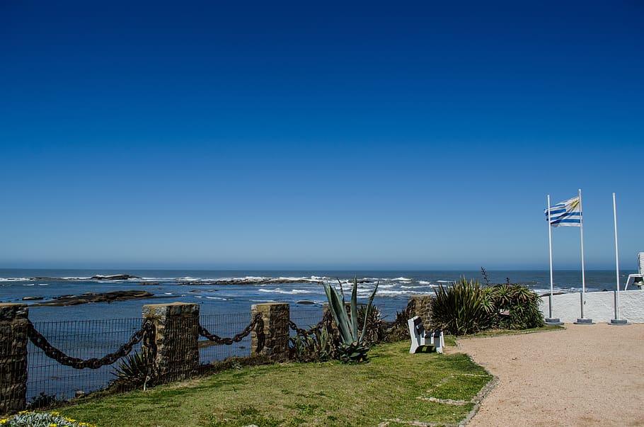 Uruguay, Montevideo, Lighthouse, Beach, Flag, Sea, - Uruguay Warm Weather - HD Wallpaper 