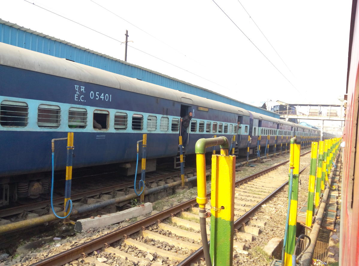 Train Station - HD Wallpaper 