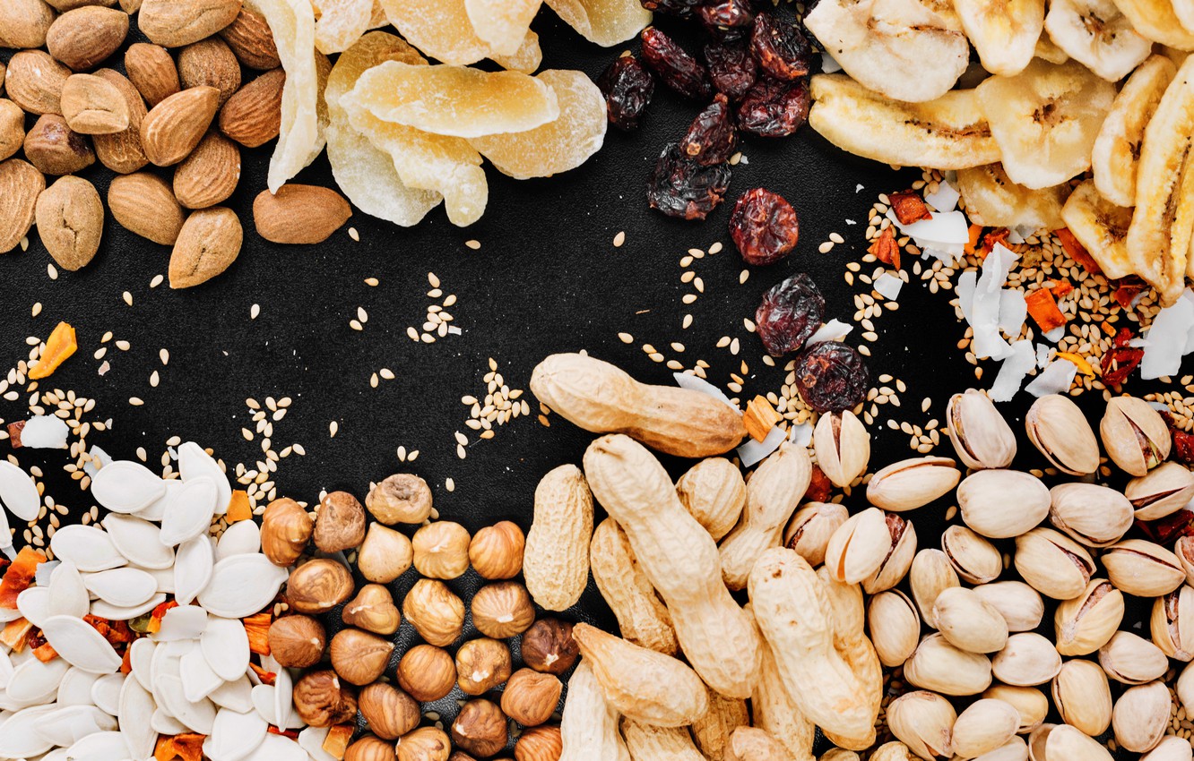 Photo Wallpaper Black Background, Nuts, Banana, Almonds, - Арахис Обои - HD Wallpaper 