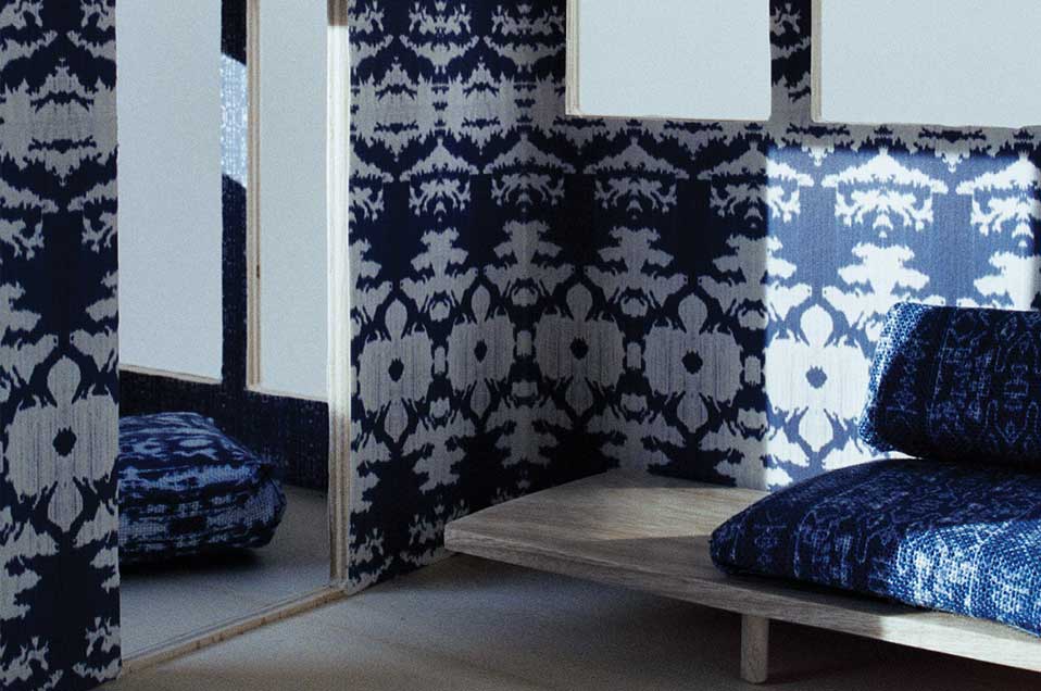 Studio Couch - HD Wallpaper 